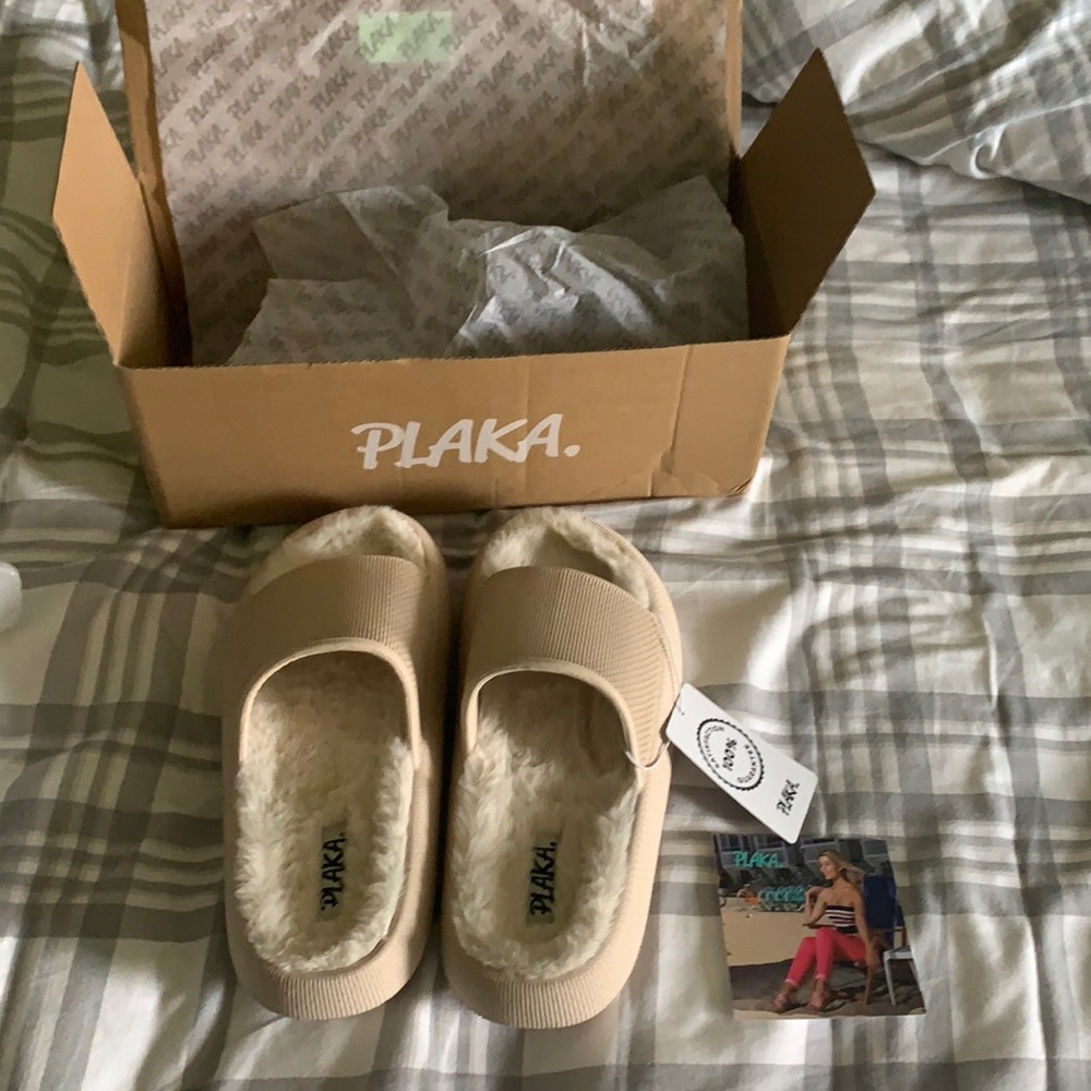 Plaka Pillow Cloud Slides